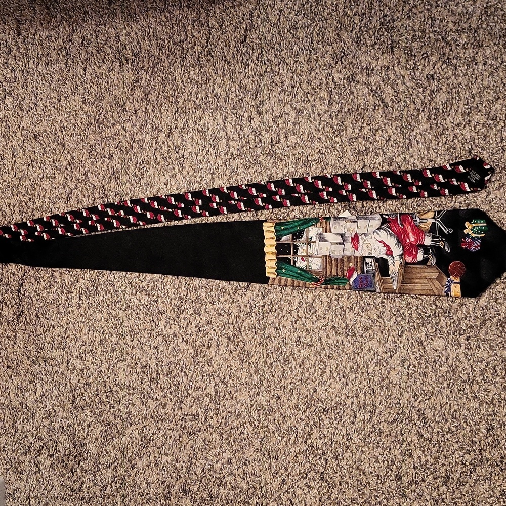 SALE--NWT Christmas tie